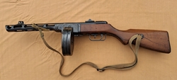 znehodnocený samopal PPŠ-41 Špagin