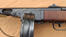 znehodnocený samopal PPŠ-41 Špagin