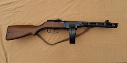 znehodnocený samopal PPŠ-41 Špagin