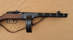 znehodnocený samopal PPŠ-41 Špagin