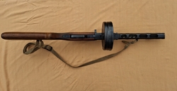 znehodnocený samopal PPŠ-41 Špagin