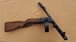 znehodnocený samopal PPŠ-41 Špagin