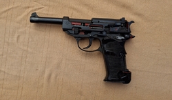 Německá pistole Walther P38 v řezu