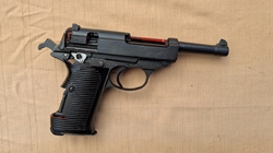 Německá pistole Walther P38 v řezu