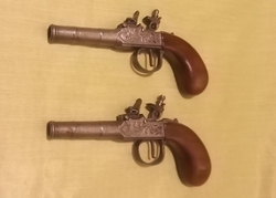 párové křesadlové pistole