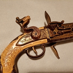 Dvouhlavňová pistole s překlopovacím zámkem