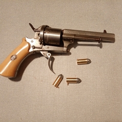 Francouzský revolver 7mm Saint-Étienne