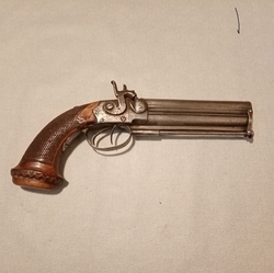 dvojhlavňová pistole ráže 12,5mm