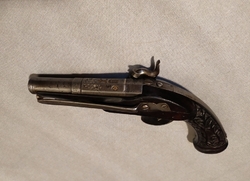 Španělská pistole se závěsníkem