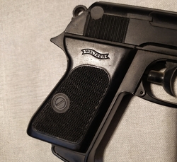 pistole Walther PPK - rádio