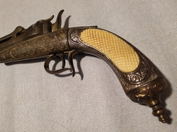 replika graviatační pistole Colette