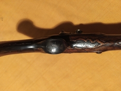 zperkusená pistole 33,5cm