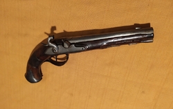 zperkusená pistole 33,5cm
