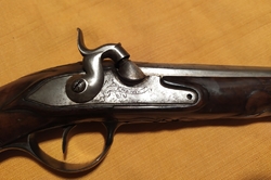 zperkusená pistole 33,5cm