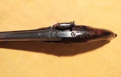zperkusená pistole 33,5cm