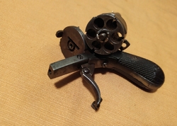 francouzský revolver syst. Lefaucheux na opravu