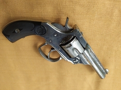 revolver typu Smith & Wesson