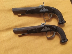 Pár perkusních pistolí s drážkovanou hlavní