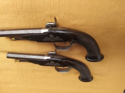 Pár perkusních pistolí s drážkovanou hlavní