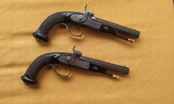 Pár perkusních pistolí s drážkovanou hlavní
