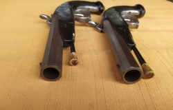 Pár perkusních pistolí s drážkovanou hlavní
