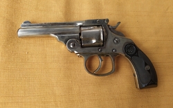 revolver typu Smith & Wesson
