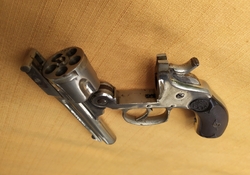 revolver typu Smith & Wesson