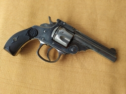 revolver typu Smith & Wesson