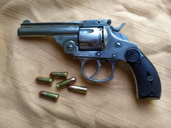 revolver typu Smith & Wesson