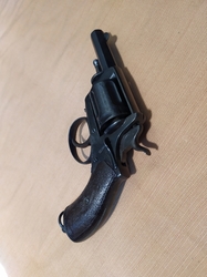 revolver s pojistkou