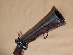Krátký jezdecký křesadlový trombon