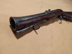 Krátký jezdecký křesadlový trombon