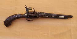 raritní křesadlová pistole 60cm