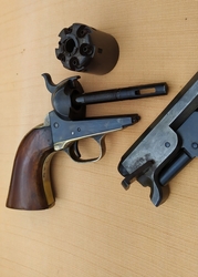 US revolver COLT NAVY 1851