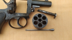 Kapesní revolver typu Bulldog