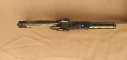 Tesák s křesadlovou pistolí - replika