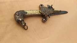Tesák s křesadlovou pistolí - replika