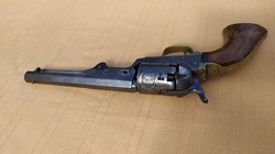 perkusní revolver Colt M1849