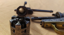 perkusní revolver Colt M1849
