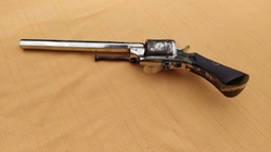 Niklovaný revolver se sklopnou spouští