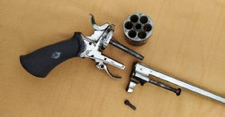 Niklovaný revolver se sklopnou spouští
